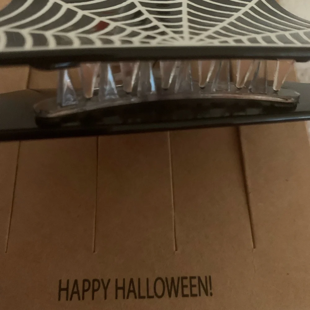 CUTE Halloween Hair Clip Claw NEW Spider Web style NIP package Falll Goth Fun